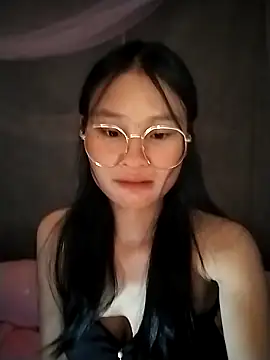 Snapshot of saronla_03 chatting on 28, 10, 2025 saronla 03 online show from 28, 10, 2025