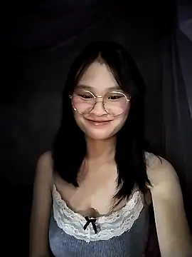 Snapshot of saronla_03 chatting on 9, 11, 2025 saronla 03 online show from 9, 11, 2025