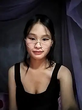 Snapshot of saronla_03 chatting on 11, 11, 2025 saronla 03 online show from 11, 11, 2025