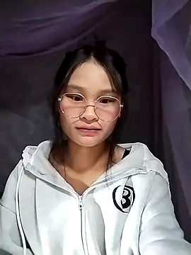 Snapshot of saronla_03 chatting on 18, 11, 2025 saronla 03 online show from 18, 11, 2025