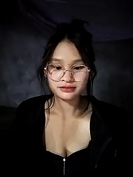 Snapshot of saronla_03 chatting on 24, 11, 2025 saronla 03 online show from 24, 11, 2025