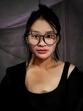 Snapshot of saronla_03 chatting on 2, 12, 2025 saronla 03 online show from 2, 12, 2025