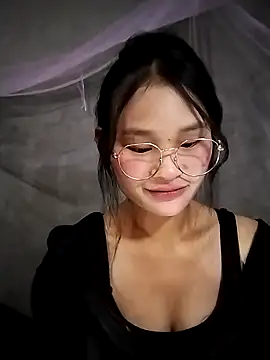 Snapshot of saronla_03 chatting on 2, 12, 2025 saronla 03 online show from 2, 12, 2025