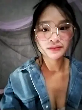 Snapshot of saronla_03 chatting on 3, 12, 2025 saronla 03 online show from 3, 12, 2025