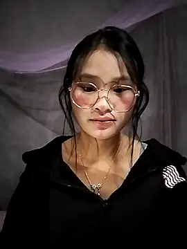 Snapshot of saronla_03 chatting on 4, 12, 2025 saronla 03 online show from 4, 12, 2025