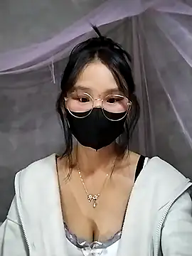 Snapshot of saronla_03 chatting on 5, 12, 2025 saronla 03 online show from 5, 12, 2025