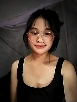 Snapshot of saronla_03 chatting on 14, 12, 2025 saronla 03 online show from 14, 12, 2025