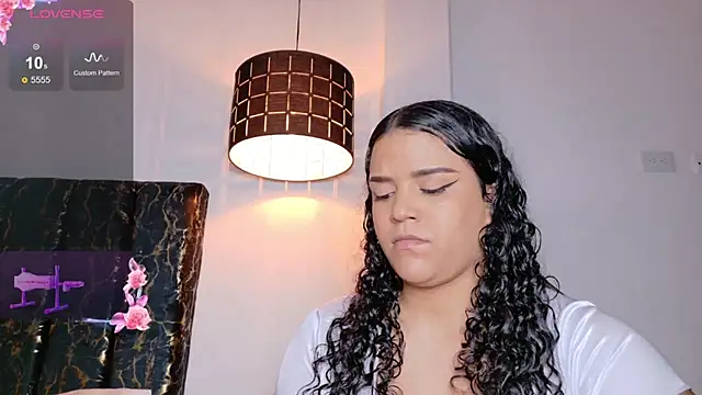 Snapshot of emily_perezz chatting on 13, 11, 2025 emily perezz online show from 13, 11, 2025