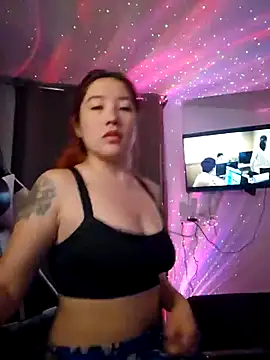 Snapshot of lunnaa_ chatting on 7, 10, 2025 lunnaa  online show from 7, 10, 2025