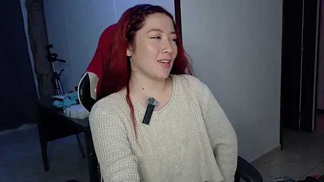 Snapshot of lunnaa_ chatting on 23, 10, 2025 lunnaa  online show from 23, 10, 2025
