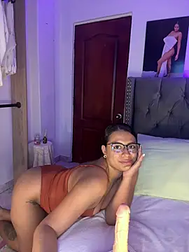 Snapshot of ema_zoe chatting on 25, 6, 2026 ema zoe online show from 25, 6, 2026