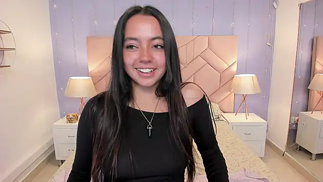 Snapshot of Lara_Rouss_ chatting on 9, 9, 2025 Lara Rouss online show from 9, 9, 2025
