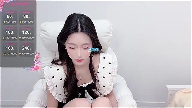 Snapshot of R_R6 chatting on 15, 12, 2025 R R6 online show from 15, 12, 2025