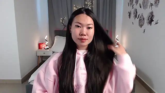 LunaPurrr online show from 8, 9, 2025