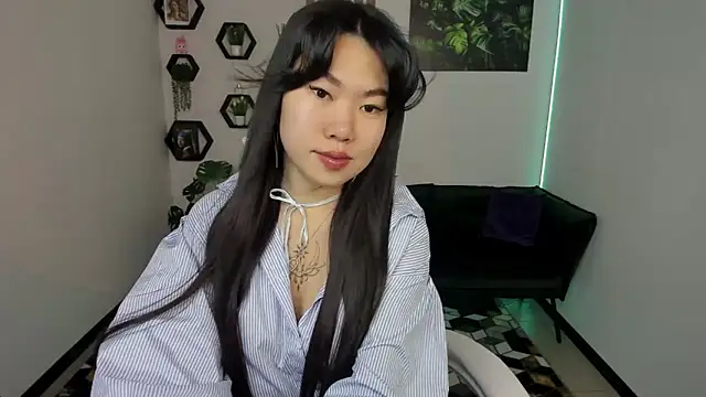 LunaPurrr online show from 2, 12, 2025