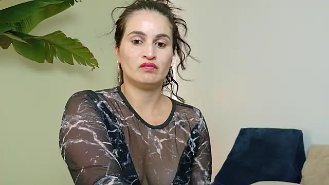 Snapshot of lizdevine chatting on 1, 12, 2025 lizdevine online show from 1, 12, 2025