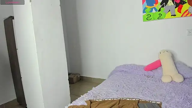 MiaVillalobos online show from 4, 2, 2026