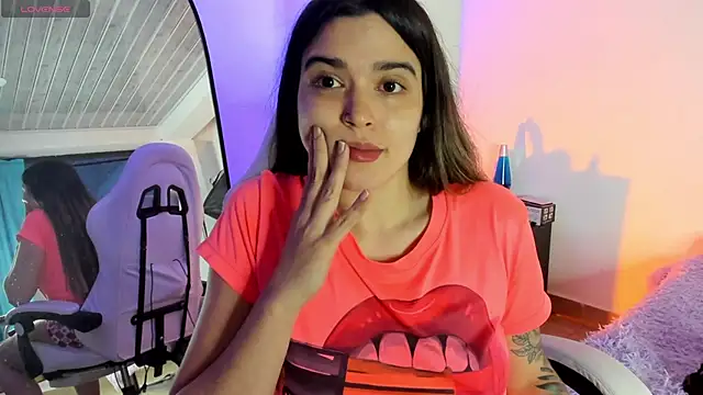 Snapshot of MiaVillalobos chatting on 3, 5, 2026 MiaVillalobos online show from 3, 5, 2026