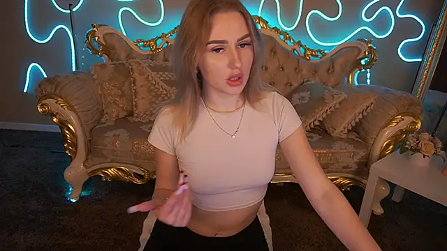 Snapshot of GabriellaJass chatting on 7, 10, 2025 GabriellaJass online show from 7, 10, 2025