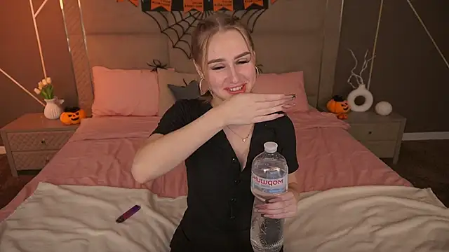 Snapshot of GabriellaJass chatting on 3, 11, 2025 GabriellaJass online show from 3, 11, 2025