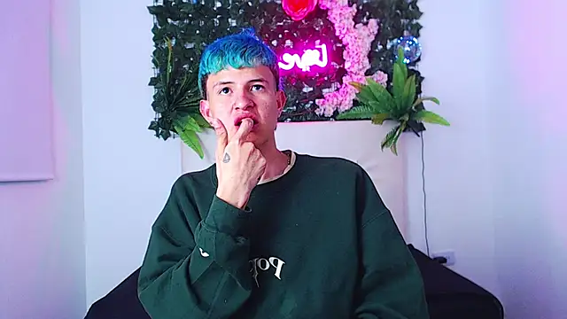 Snapshot of iam_lukas__ chatting on 10, 10, 2025 iam lukas online show from 10, 10, 2025