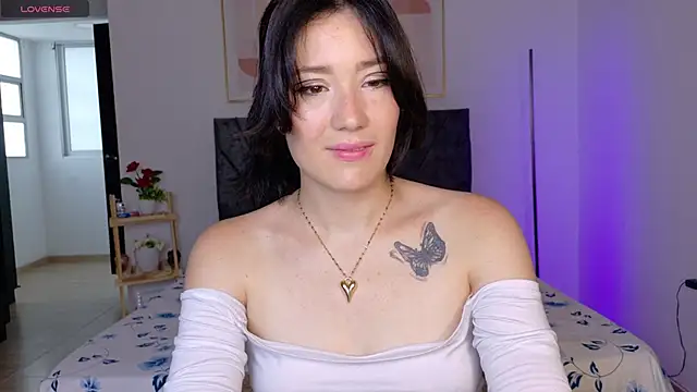 Snapshot of Eliih_01 chatting on 13, 10, 2025 Eliih 01 online show from 13, 10, 2025