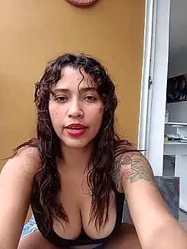 Snapshot of Vikyvoyeur chatting on 6, 3, 2026 Vikyvoyeur online show from 6, 3, 2026