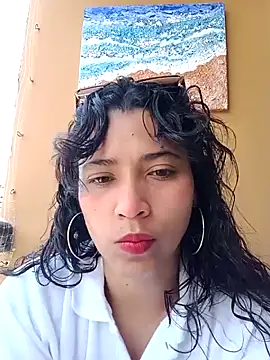 Snapshot of Vikyvoyeur chatting on 4, 4, 2026 Vikyvoyeur online show from 4, 4, 2026