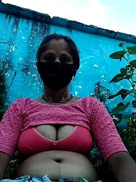 Snapshot of Hot-ilaiy chatting on 4, 10, 2025 Hot-ilaiy online show from 4, 10, 2025