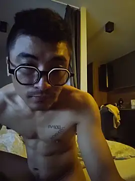 Snapshot of Lokomo32 chatting on 12, 5, 2026 Lokomo32 online show from 12, 5, 2026