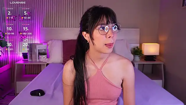 aprilqueenie online show from 31, 5, 2026