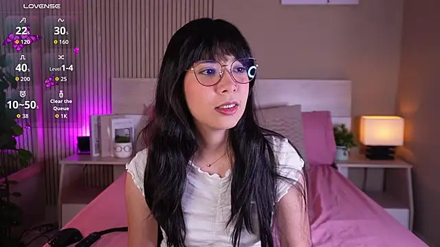 Snapshot of aprilqueenie chatting on 7, 6, 2026 aprilqueenie online show from 7, 6, 2026