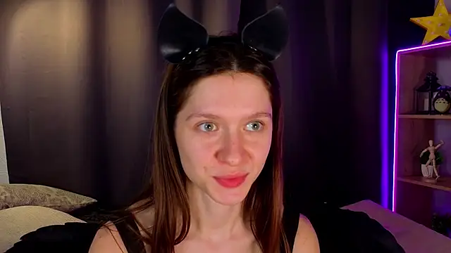 Snapshot of MinaMancilla chatting on 10, 9, 2025 MinaMancilla online show from 10, 9, 2025