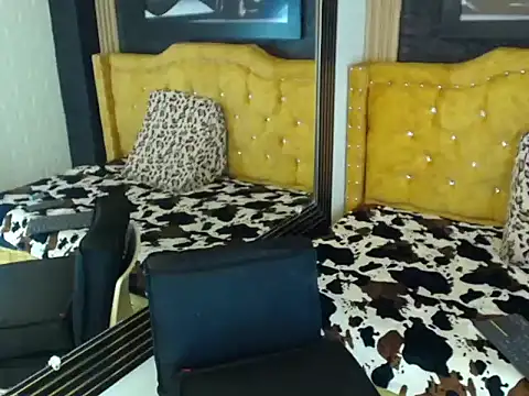 Snapshot of MiaColushy chatting on 28, 11, 2025 MiaColushy online show from 28, 11, 2025