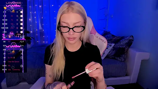 AnyaTaylor  online show from 29, 3, 2026