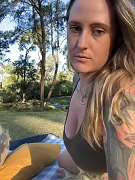 Snapshot of OdetteDelane chatting on 8, 10, 2025 OdetteDelane online show from 8, 10, 2025