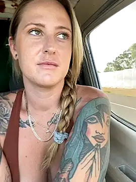 Snapshot of OdetteDelane chatting on 17, 10, 2025 OdetteDelane online show from 17, 10, 2025