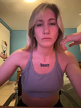 Snapshot of caritadeangellll chatting on 2, 11, 2025 caritadeangellll online show from 2, 11, 2025