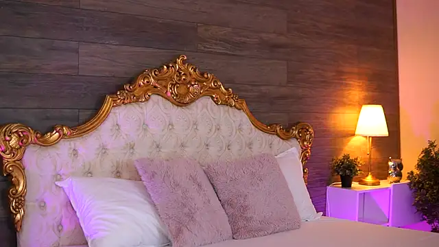 Snapshot of EllieRedd chatting on 13, 10, 2025 EllieRedd online show from 13, 10, 2025