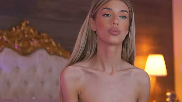 Snapshot of EllieRedd chatting on 15, 10, 2025 EllieRedd online show from 15, 10, 2025