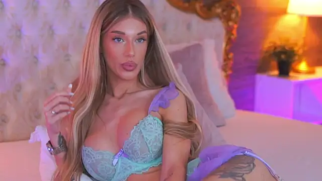 Snapshot of EllieRedd chatting on 27, 10, 2025 EllieRedd online show from 27, 10, 2025