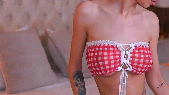 Snapshot of EllieRedd chatting on 15, 11, 2025 EllieRedd online show from 15, 11, 2025