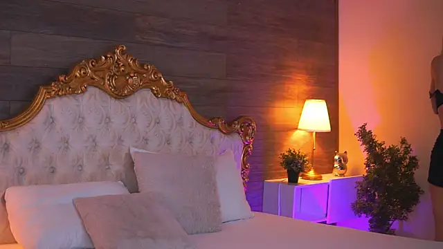 Snapshot of EllieRedd chatting on 18, 11, 2025 EllieRedd online show from 18, 11, 2025