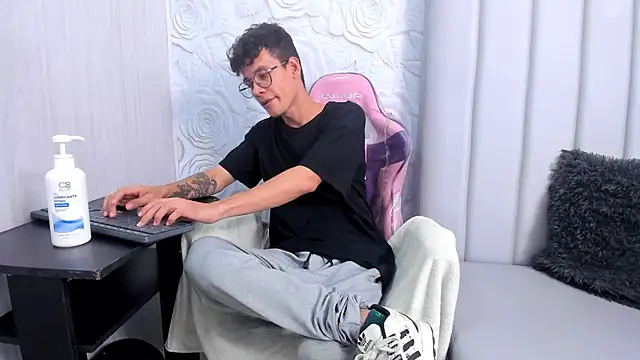 LittleMax23 online show from 26, 11, 2025