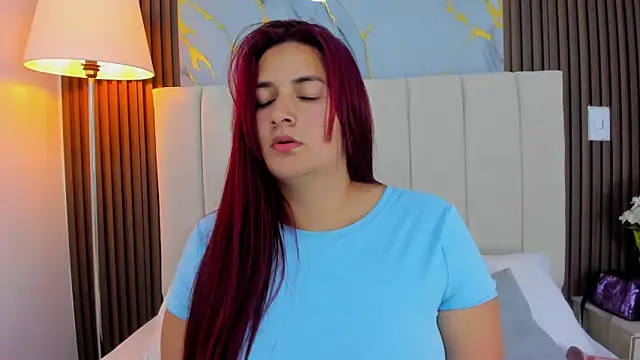 Snapshot of Victoria_Guzman chatting on 20, 5, 2026 Victoria Guzman online show from 20, 5, 2026