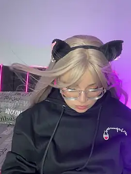 Snapshot of Annie_Grosse chatting on 18, 9, 2025 Annie Grosse online show from 18, 9, 2025