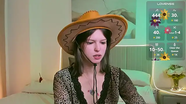 Snapshot of Lisa_Blossom chatting on 8, 10, 2025 Lisa Blossom online show from 8, 10, 2025