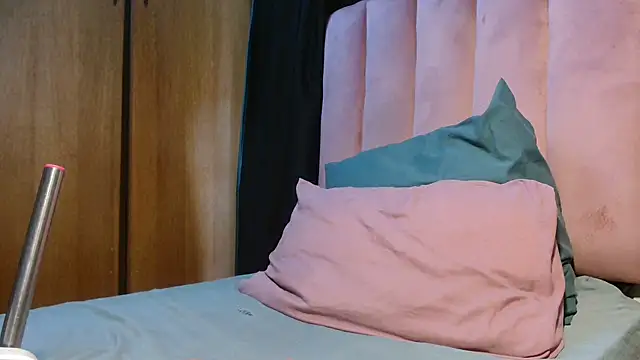 RoxyLuv77 online show from 27, 9, 2025