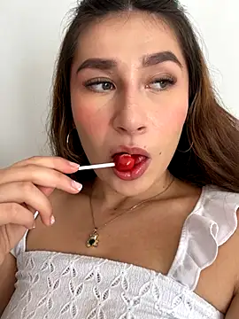 Isa Villamarin online show from 23, 9, 2025