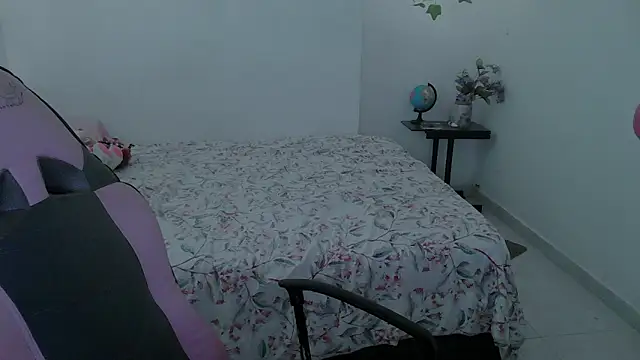 Juicy elenxx online show from 5, 10, 2025